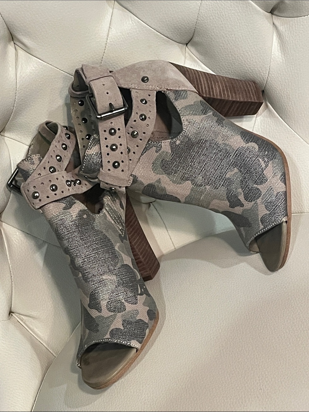 Guess Taupe Green Camo Peep-Toe Studded Block Heel Bootie Size 8